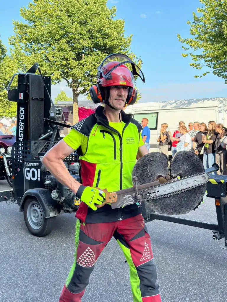 jussinpuujapiha-fi-pysty-06